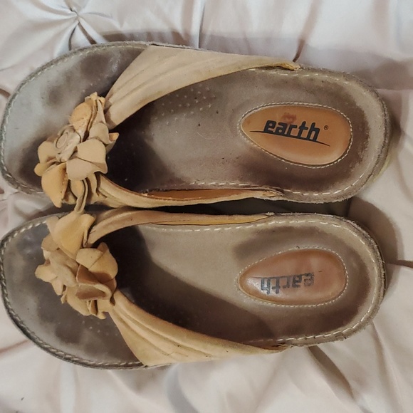 Sandles - Picture 3 of 6